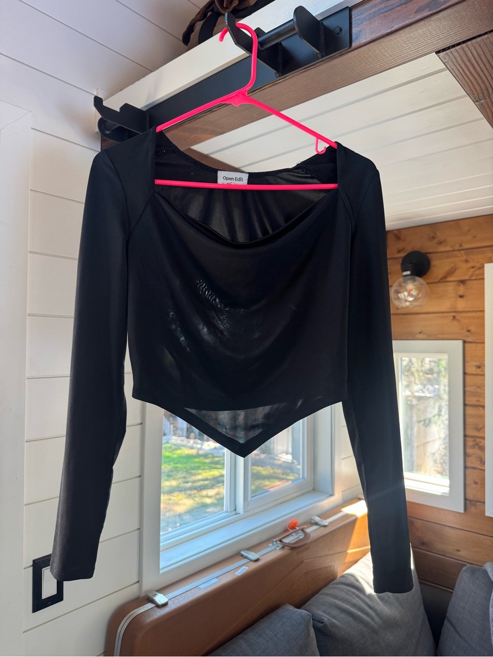 Open Edit Black Long-Sleeve Pointed Hem Crop Top
